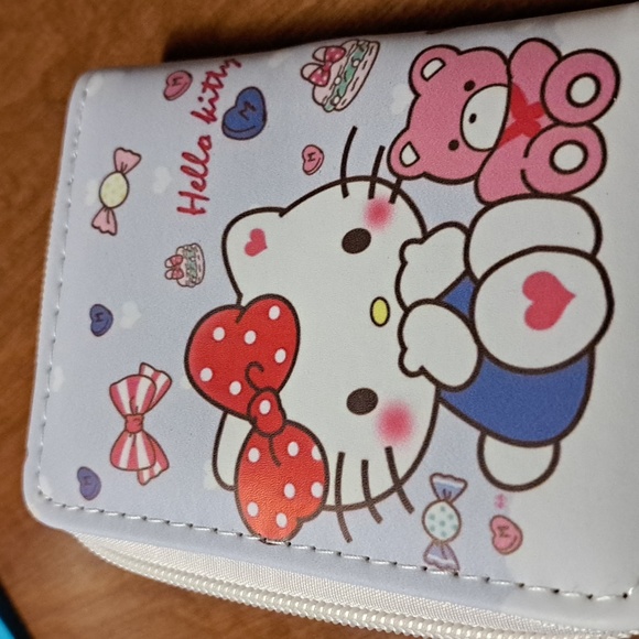 SALE Hello kitty wallet/ BUNDLE ONLY 2or more items - Picture 4 of 4